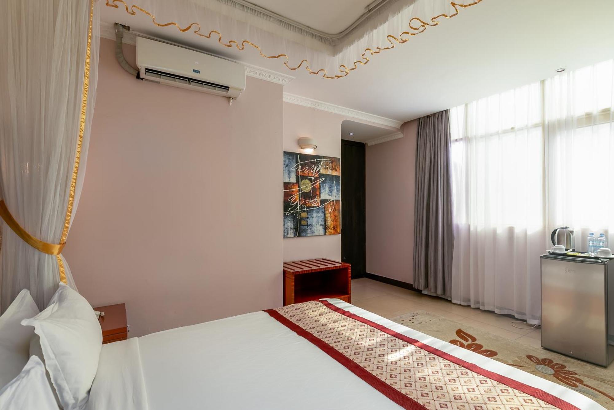 Russell Hotel كامبالا المظهر الخارجي الصورة
